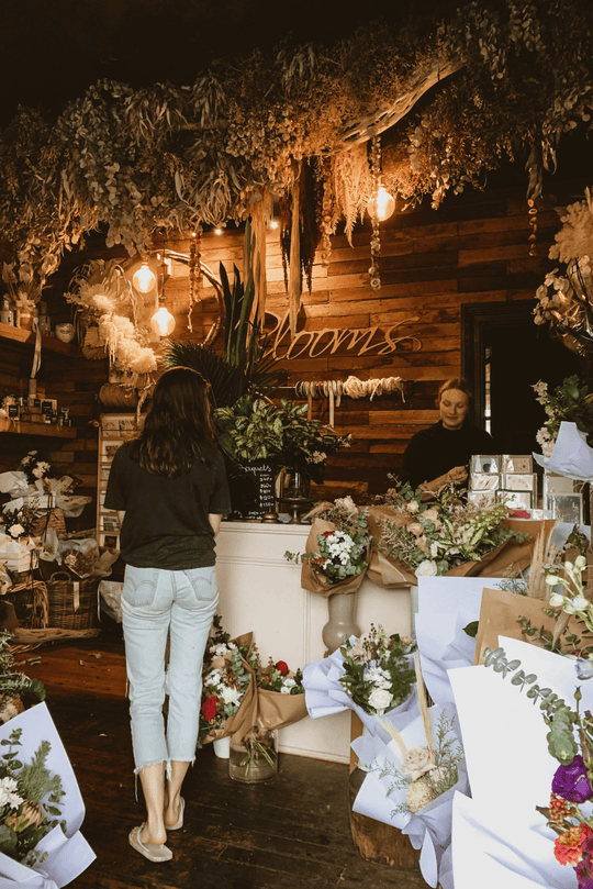 15 Questions To Ask Your Florist Before Buying Wedding Flowers