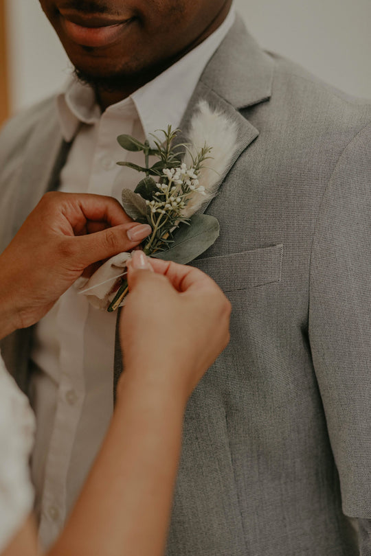 Who Should Have Flowers At A Wedding? | The Complete Checklist